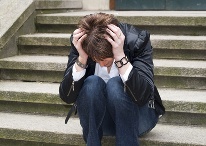 Frau-Treppe-verzweifelt-Knipserin-Fotolia_41531018_XS-206x164