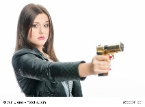 Frau-mit-Pistole-von-Lieres-Fotolia_59904169_XS_copyright-212x157